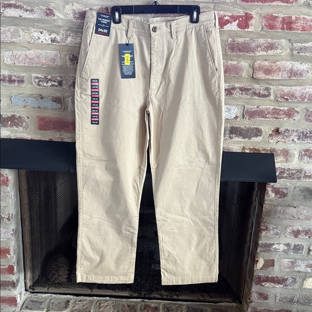 Roundtree & Yorke Classic Khaki Chinos